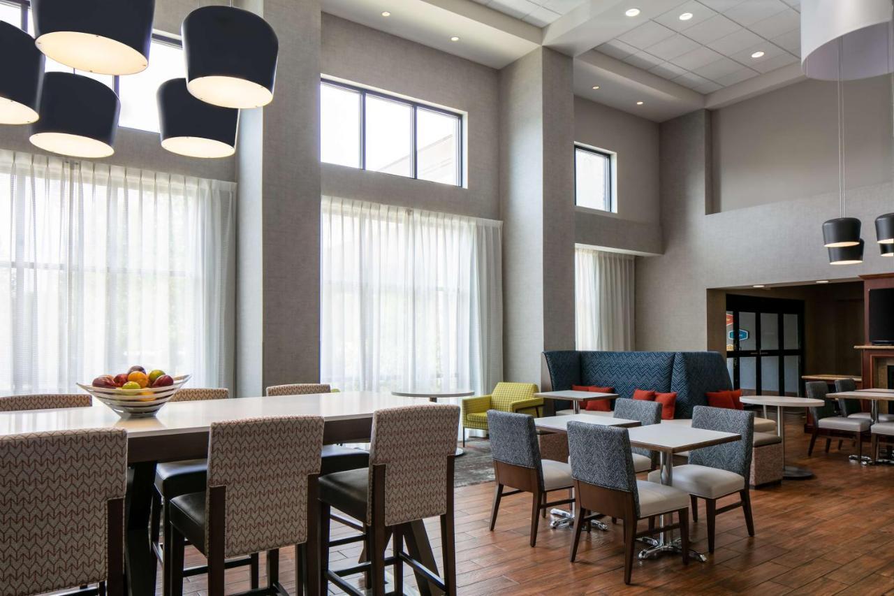 Hampton Inn & Suites West Bend Ngoại thất bức ảnh